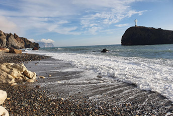 Пляж у базы отдыха на Фиоленте